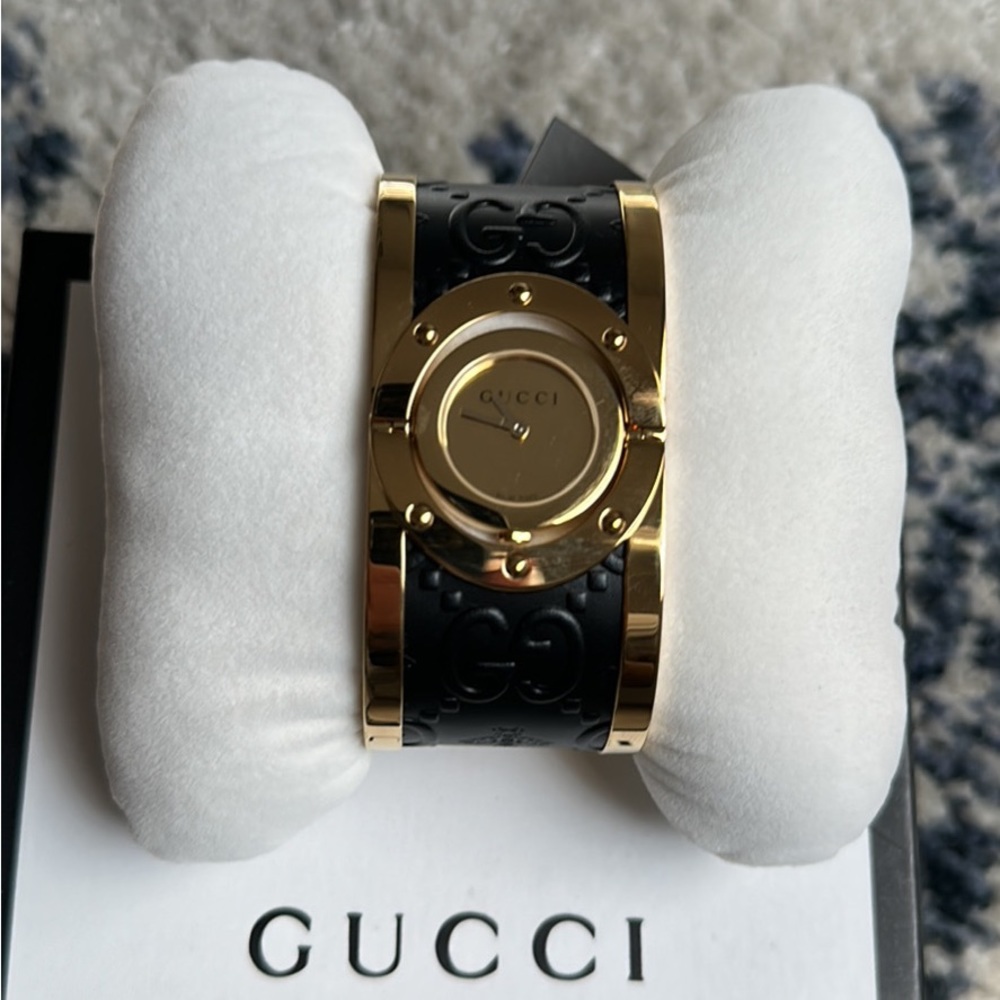 Gucci women’s watch brand new in box
